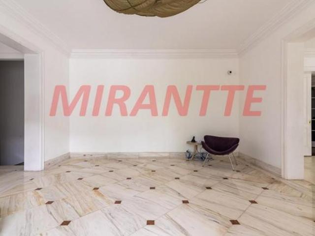 Sobrado de 956m² com 5 quartos
