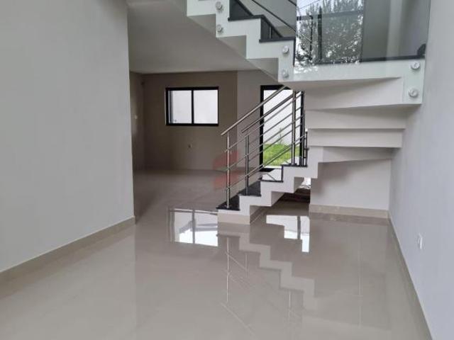 Sobrado em Afonso Pena, São José dos Pinhais/PR de 125m² 3 quartos à venda por R$ 765.000,00