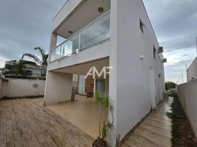 Sobrado em Asa Norte, Brasília/DF de 277m² 3 quartos à venda por R$ 1.150.000,00