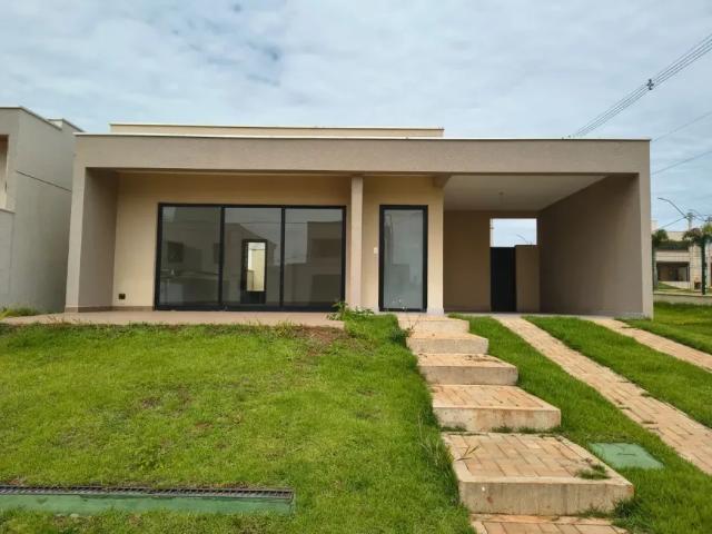 Sobrado em condomínio fechado Jd. Lyon com 172m² com 4