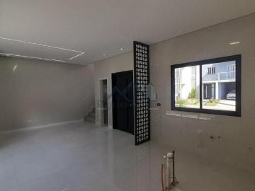 Sobrado em Condomínio 3 Quartos 1 Suíte com 2 Vagas de Garagem