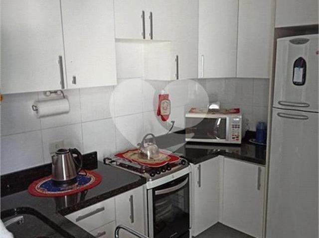 Sobrado em condomínio 03 dormitórios, bairro Guaíra 041 997104652