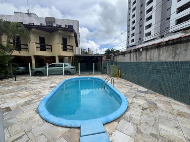 Sobrado em condomínio com piscina no Boqueirão em Praia Grande SP