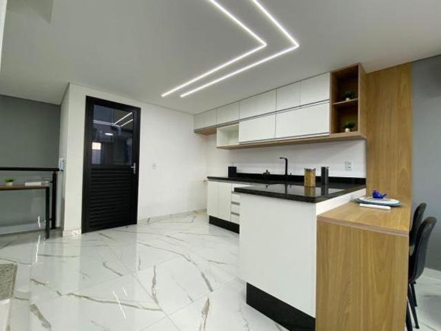 Sobrado em condomínio com 147m², 3 dormitórios, 2 vagas, jacuzzi e churrasqueira