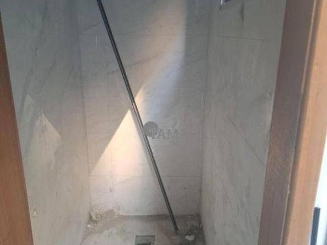 Sobrado em condomínio com 3 quartos sendo 1 suíte, 2 vagas privativas à venda, 129 m² por R$ 750.000