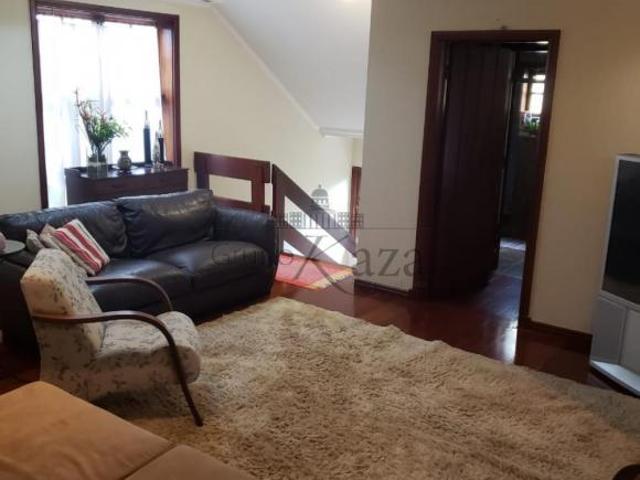 Sobrado em Condomínio Condomínio Terras de Sant&apos Anna 4 Dormitórios 530m²