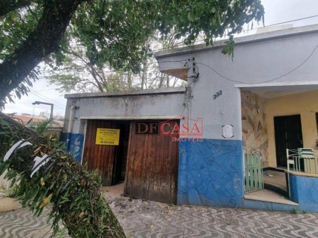 Sobrado em condomínio a venda na Penha com 2 suítes e 2 vagas de garagem