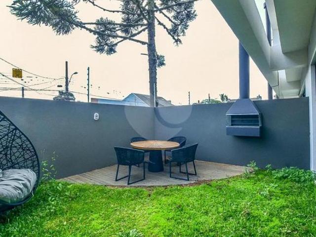 Sobrado em Condomínio à Venda no Guabirotuba | 169 m², 3 Suítes, Jardim e 2 Vagas
