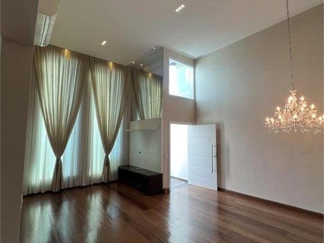 Sobrado em Condomínio fechado 480m2 útil, 3 dormitórios 2 suítes 6 vagas, churrasqueira no Horto