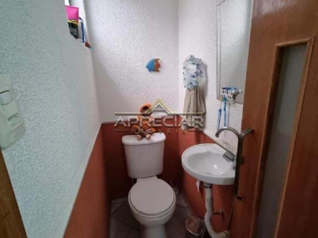 Sobrado em condomínio fechado com 3 dormitórios, 1 suíte e 1 vaga de garagem no bairro da Penha