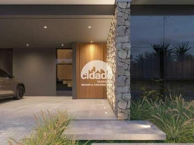 Sobrado em condomínio fechado com 4 suítes, design moderno e conforto absoluto