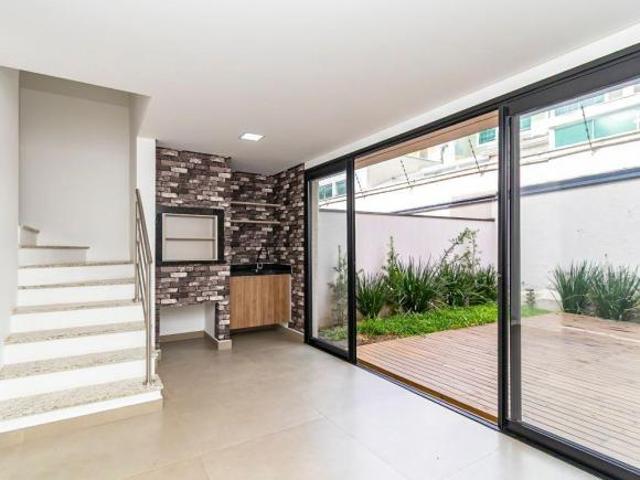 Sobrado em condomínio fechado de 157 m² com 3 quartos, 1 suíte, semimobiliado no Jardim Social