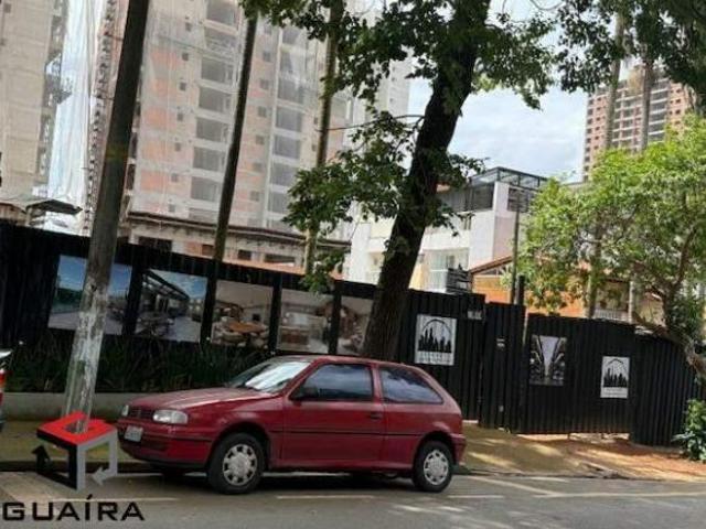 Sobrado em condomínio fechado de alto padrão, com 3 quartos 1 suíte Piscina Priv