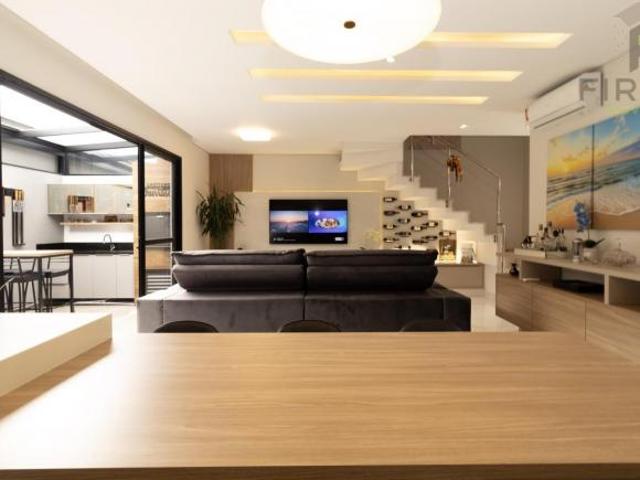 Sobrado em condominio no bairro Boqueirão, com 143 m²