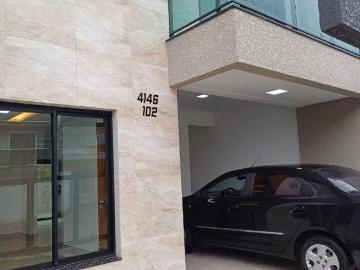 Sobrado em Eucaliptos, Fazenda Rio Grande/PR de 148m² 4 quartos à venda por R$ 900.000,00