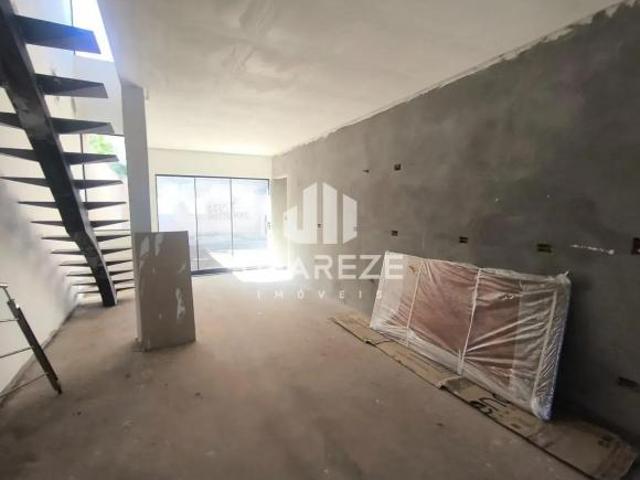 Sobrado em Loteamento Residencial Cazarin, Apucarana/PR de 237m² 3 quartos à venda por R$ 650.000,00