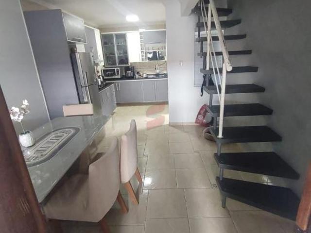 Sobrado em Parque da Fonte, São José dos Pinhais/PR de 130m² 3 quartos à venda por R$ 550.000,00