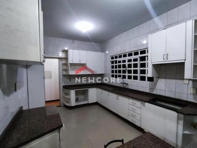 Sobrado em Rua Elias Daniel Hatti Aquilles Sthengel Londrina/PR