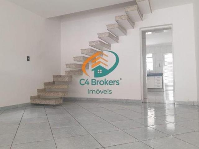 Sobrado em Rua em Jardim Bom Clima Guarulhos, SP