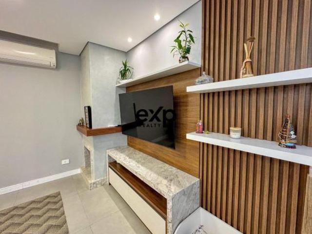 Sobrado em São José dos Pinhais, Afonso Pena Triplex de alto padrão à venda no Condomínio Green Go