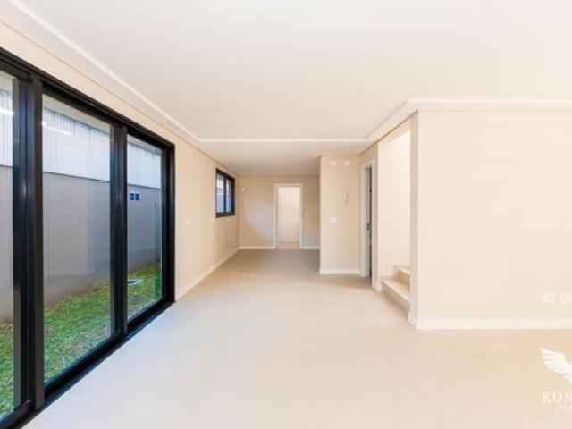 Sobrado em SANTA FELICIDADE com 254,72m²