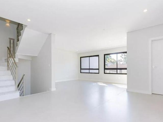 Sobrado em Santa Felicidade de 202,16 m² com 3 quartos 94726.002 KD