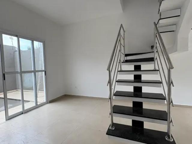 Sobrado em Vilagio Zona Leste