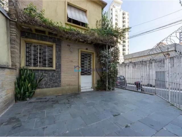 Sobrado espaçoso na Vila Clementino, ótima localização!