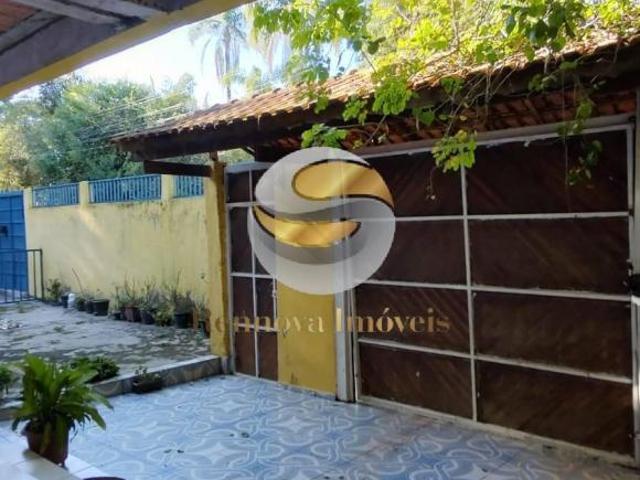 Sobrado Espaçoso com 6 Quartos e 8 Vagas no Jardim Colibri, Embu das Artes