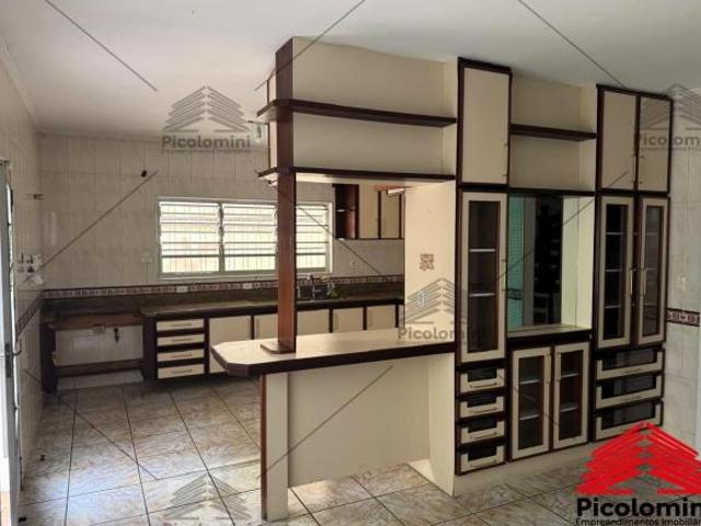 Sobrado Espaçoso de 270m² Bosque da Saúde 4 Quartos, 1 Suíte, Quintal com Churrasqueira, Edícula