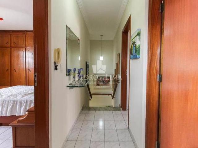 Sobrado frontal com quartos amplos e quintal na Vila Jacui