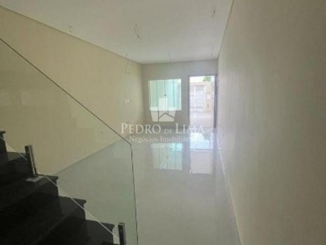 Sobrado frontal com 3 dormitórios, 2 vagas em excelente local no Jardim Vila Formosa