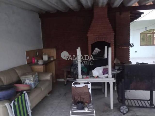 Sobrado frontal com 3 quartos, quintal com churrasqueira, 8 vagas à venda, 139 m² por R$ 640.000,00