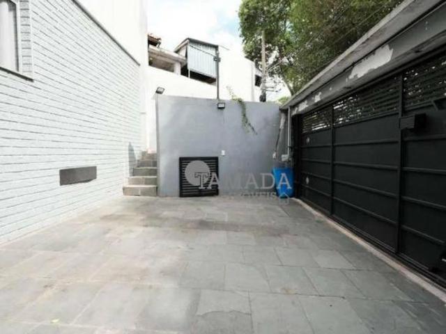 Sobrado frontal com 3 quartos sendo 1 suíte, piscina, 2 vagas à venda, 111 m² por R$ 793.000 Cidad