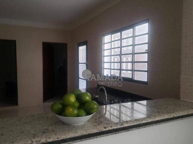 Sobrado frontal com 5 quartos sendo 1 suíte, área gourmet, 2 vagas à venda, 220 m² por R$ 580.000