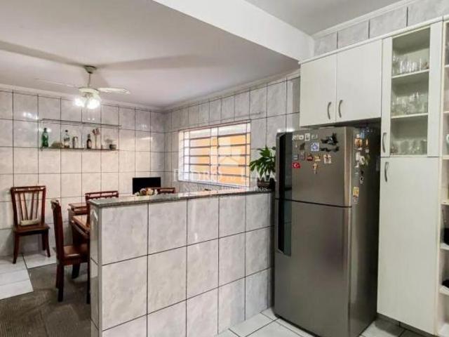 Sobrado Frontal na Vila Ré 178 m² sendo 4 dormitórios, 1 suíte, 2 vagas e edícula nos fundos