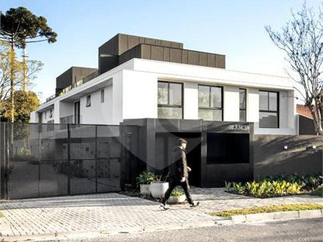 Sobrado Guabirotuba 3 Dormitórios 3 Suítes 2 Vagas em Condomínio Arquitetura Contemporânea