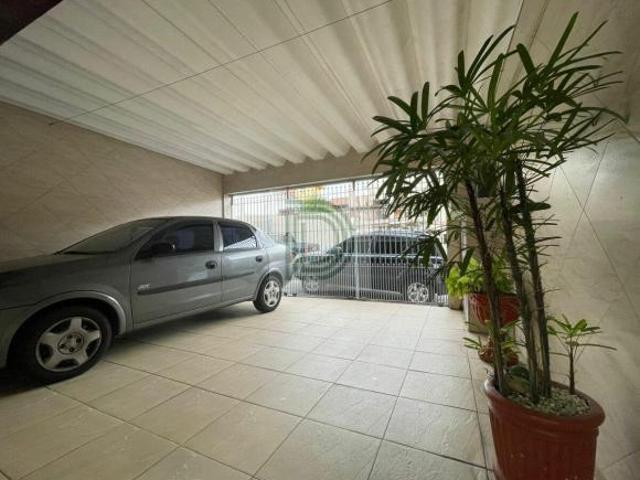 Sobrado impecável à venda, próximo à linha de ônibus, com 125 m²