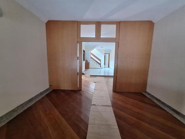 Sobrado Jardim Peri Peri: 4 dormitórios, 3 vagas perto metrô Vila Sonia
