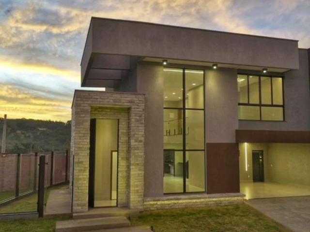 Sobrado Jardins Porto Sobrado com 4 Quarto s à Venda por R$ 1790000.00 no setor Jardins Porto VN231