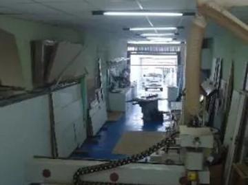 Sobrado! Lindo reformado. 2 dormts. Vão livre p/ 10 carros p/ farmacia, restaurante, comercio