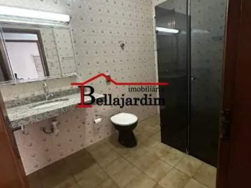 Sobrado localizado no Bairro Jardim Bela Vista em Santo André, possui 260m² área útil