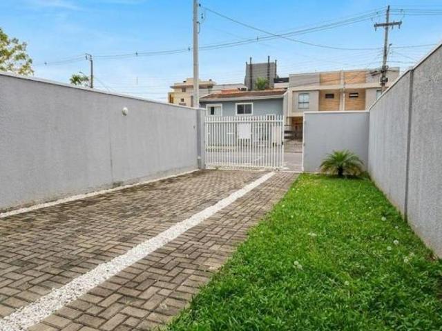Sobrado localizado na Cidade Jardim, com 3 quartos, sendo 1 suíte, amplo quintal