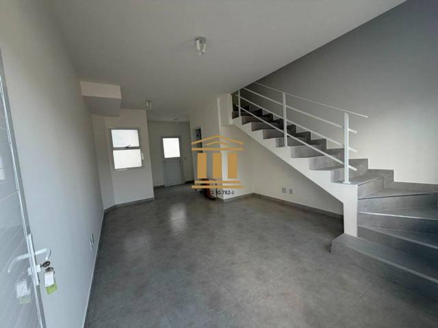 Sobrado para alugar com 2 quartos e 58 m² por R$ 1.650/mês