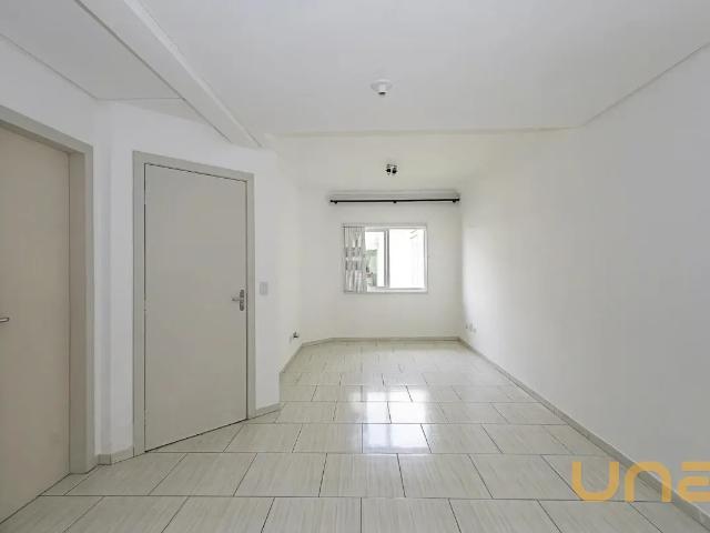 Sobrado para Alugar de 110 m² com 3 quartos, 1 suíte, 1 banheiro e 1 vaga no Uberaba, Curitiba/PR