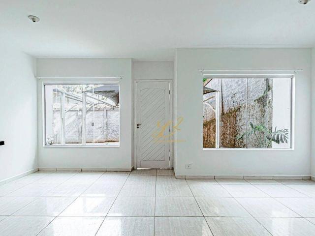 Sobrado Para Alugar Em Abranches de 85.00 m² Com 2 Quartos, 1 Suite E 2 Garagens