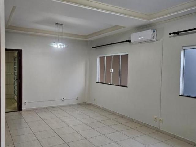 Sobrado Para Alugar Em Planalto Paraiso de 260.00 m² Com 4 Quartos, 1 Suite E 4 Garagens