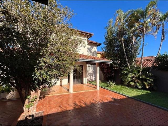 Sobrado para alugar Santa Helena 4 Quartos, 1 Suíte | 230m² Valor já incluso condomínio e IPTU
