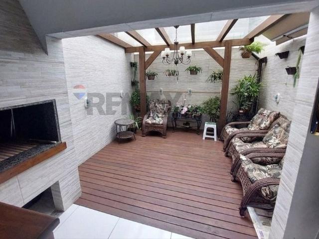 Sobrado para aluguel anual com 2 quartos e solarium nos Ingleses
