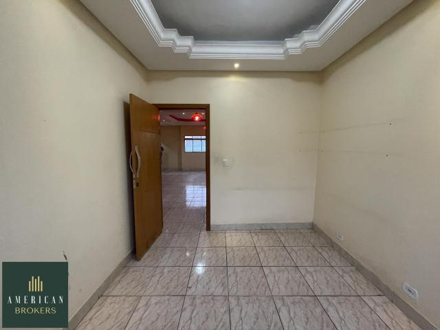 Sobrado para Aluguel com 3 quartos, 280 m² por R$ 2.000